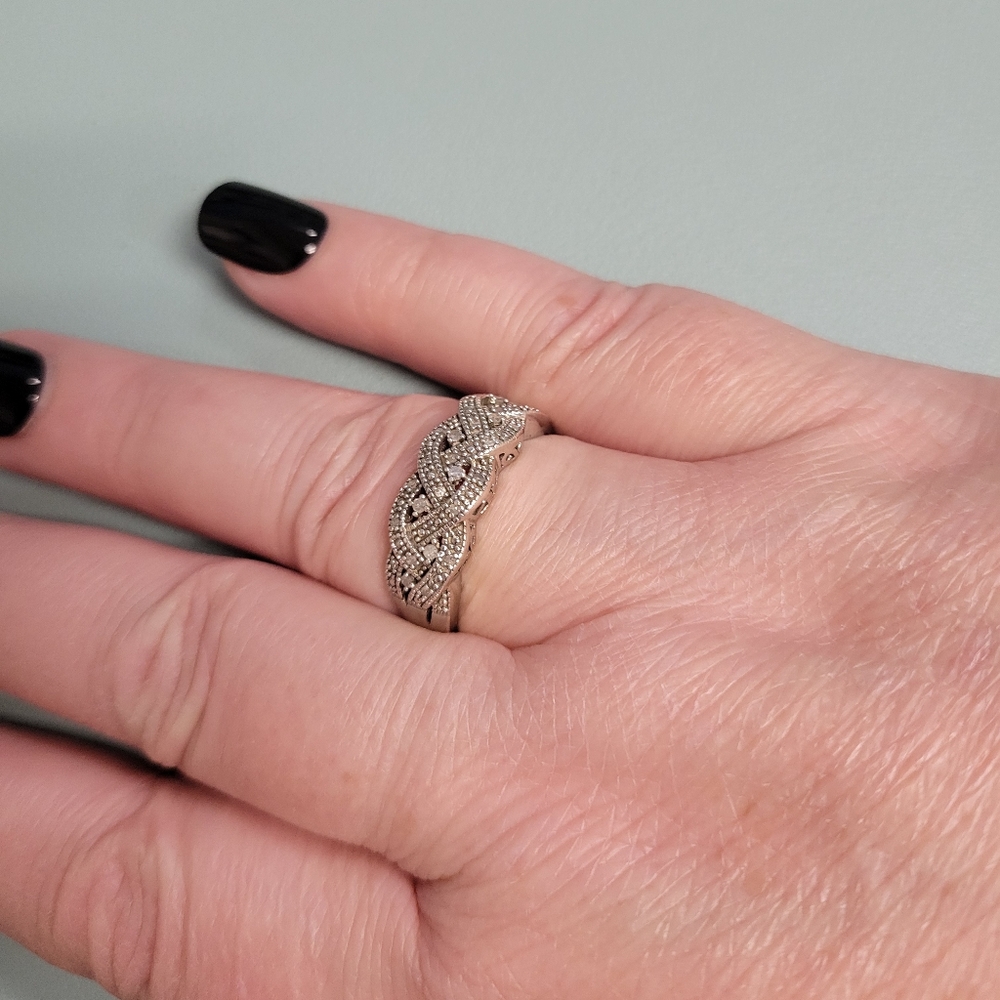 Silver criss cross woven ring